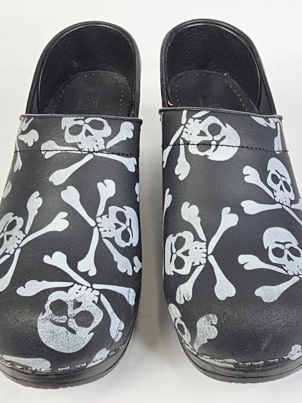 Sanita Women's Clogs EU 38 Black Skull Crossbones Slip-On Comfort Shoes - Picture 6 of 11